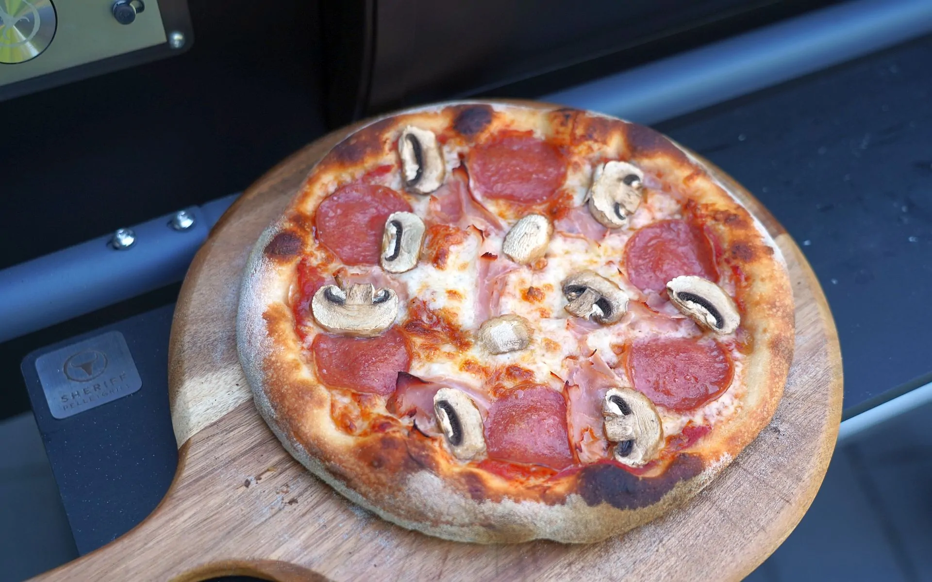 Pizza vom Pelletgrill - 5 Tipps für perfekte Steinofenpizza