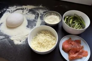 Spargel Pizza Lachs Hollandaise 01