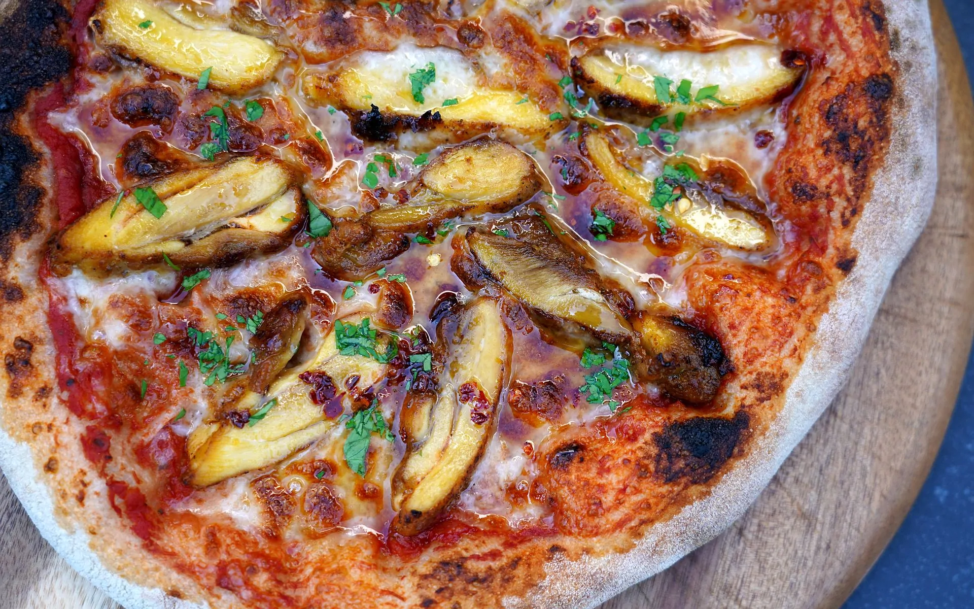 Hot Honey Chicken Pizza - Hähnchenpizza mit scharfem Honig