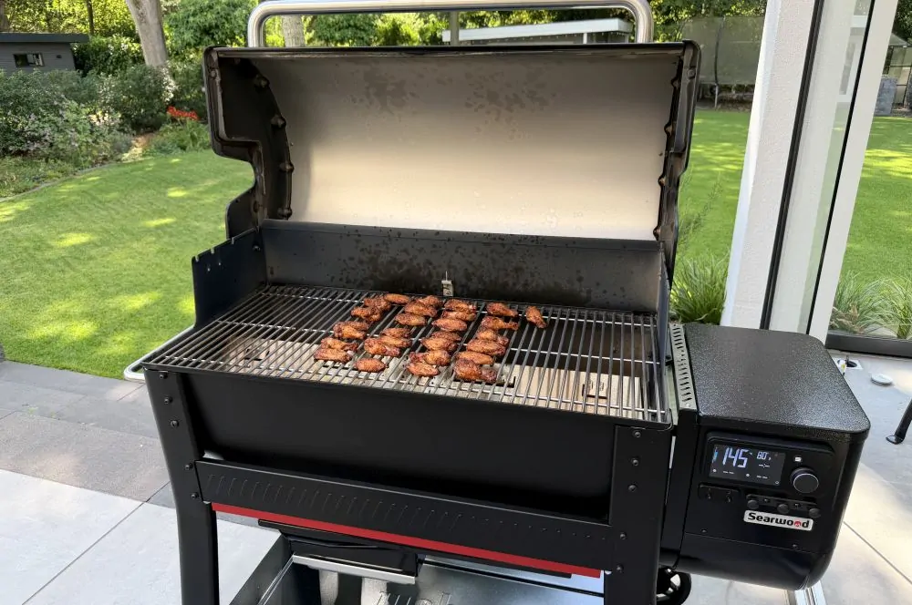 Hot Honey Chicken Wings - süß-scharfe Hähnchenflügel 3 Die Chicken Wings brauchen ca. 30 Minuten auf dem Weber Searwood XL Pelletgrill