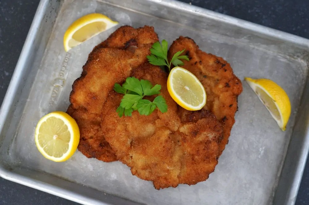 Das perfekte Münchner Schnitzel ist aromatisch und geschmackvoll