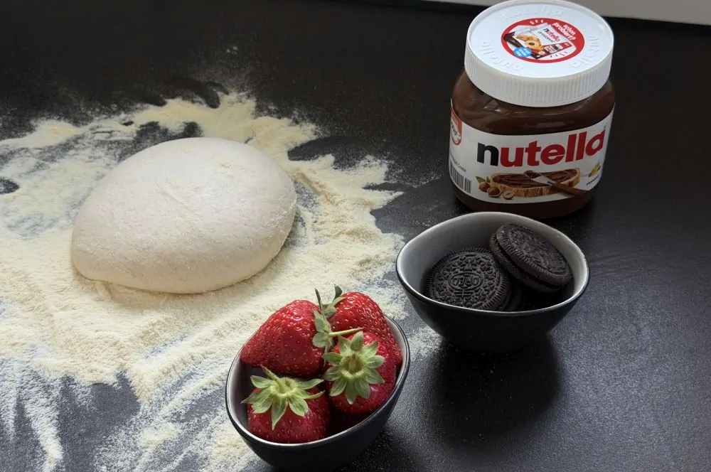 Alle Zutaten für die Nutella-Pizza auf einen Blick