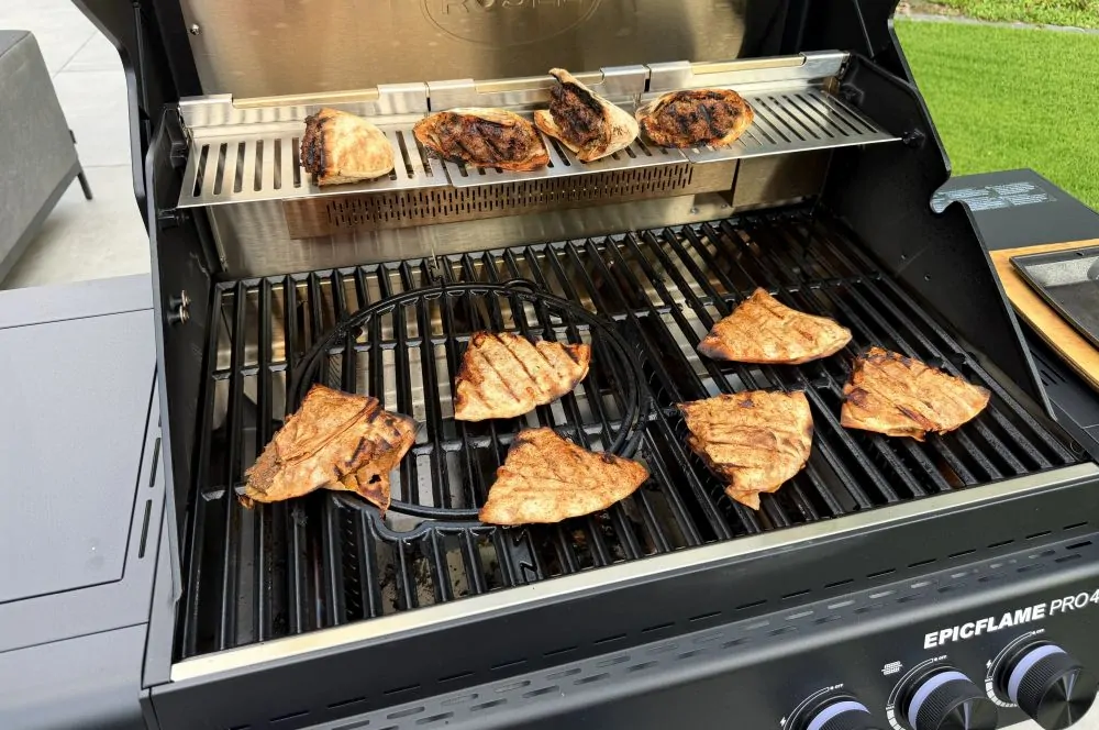 Arayes auf dem Rösle EPICFLAME Pro 4 Gasgrill
