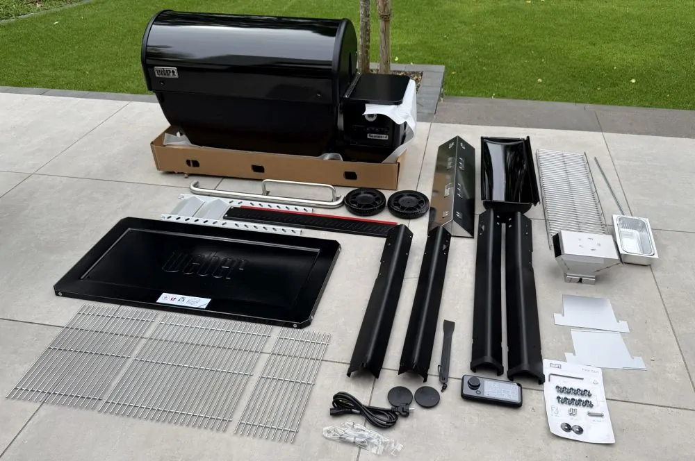 Weber Searwood XL Pelletgrill im Test 2 Alle Einzelteile des Weber Searwood XL Pelletgrill auf einen Blick