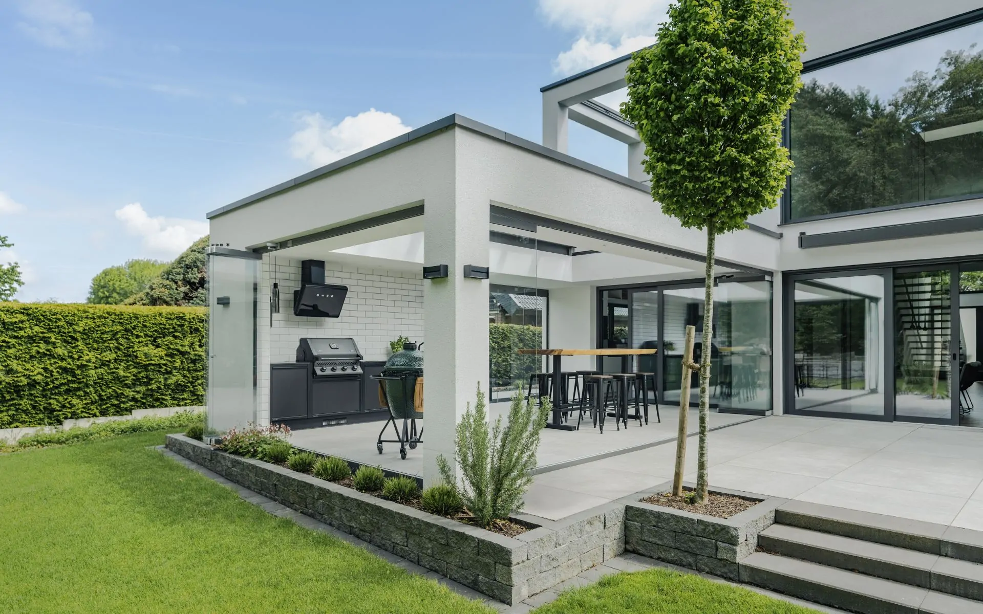BBQPit-Außenküche mit Solarlux Schiebe-Dreh-System