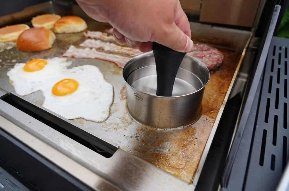Das Hackfleisch wird "gesmasht"