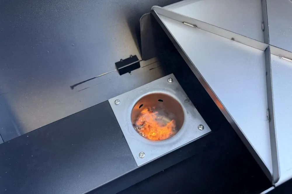 Der Moesta-BBQ Sheriff Pelletgrill 2.0 wird zum ersten Mal in Betrieb genommen