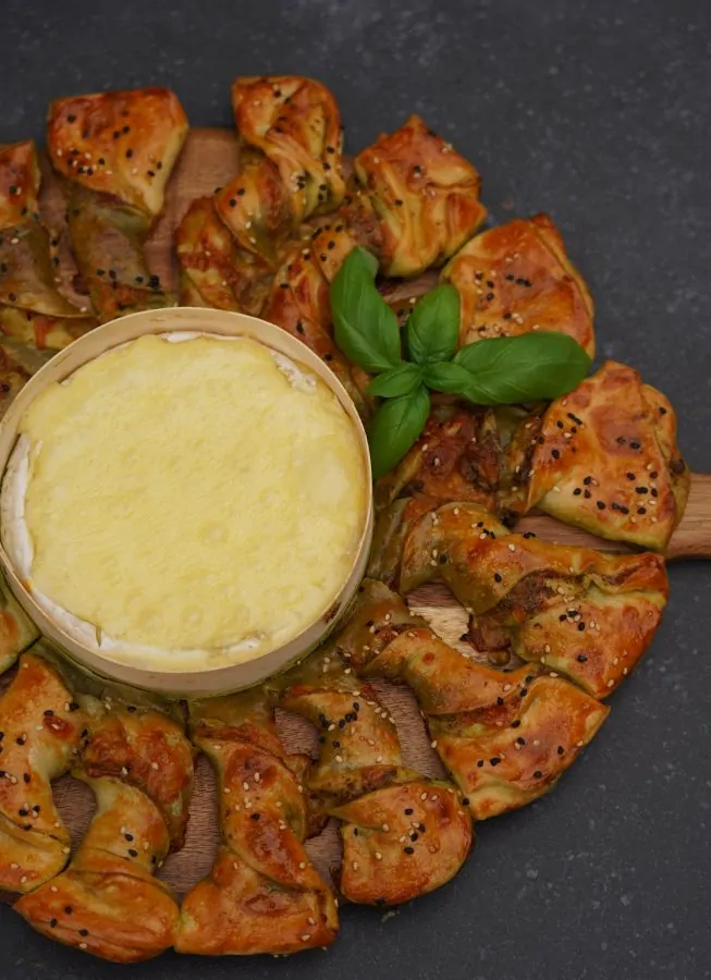 Die Ofenkäse-Sonne ist ideales Fingerfood