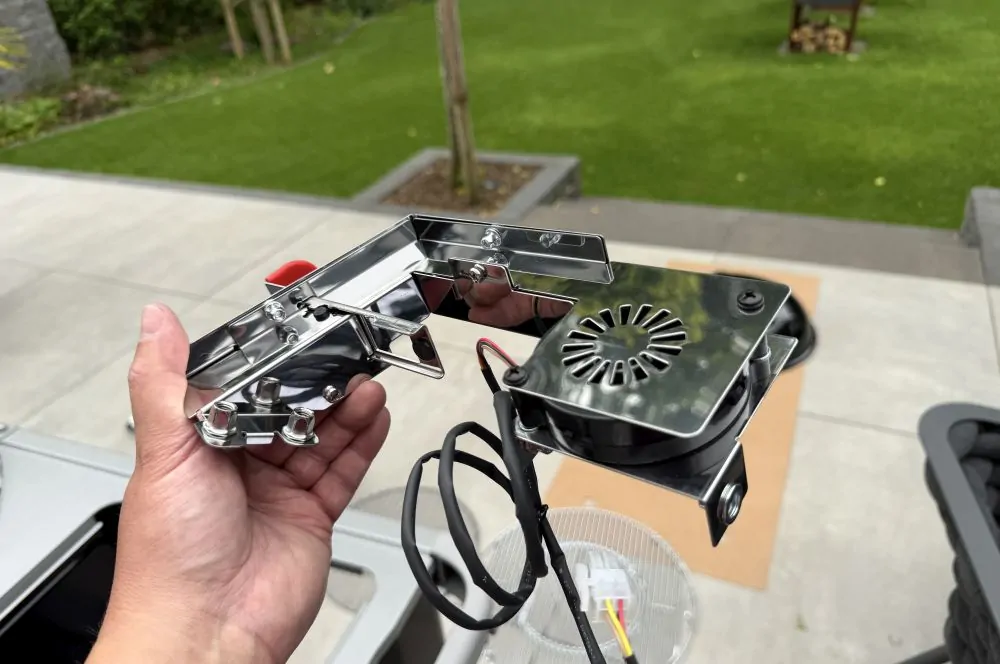 Der Lüfter versorgt die Kohle mit Sauerstoff