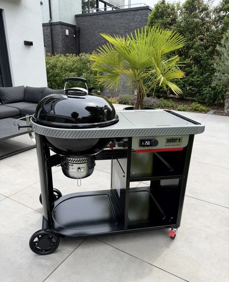 Der Weber Performer Premium Smart Holzkohlegrill