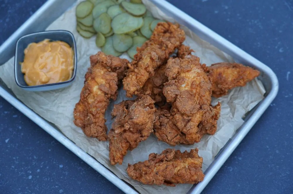 Buttermilk Fried Chicken - innen saftig, außen knusprig