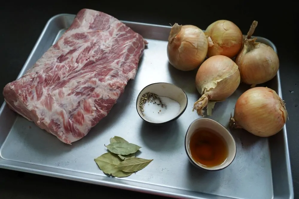 Alle Zutaten für kaukasisches Schaschlik auf einen Blick