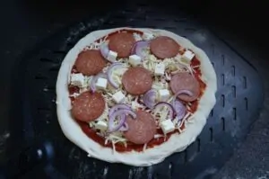 Sucuk Pizza Feta Zwiebel 02