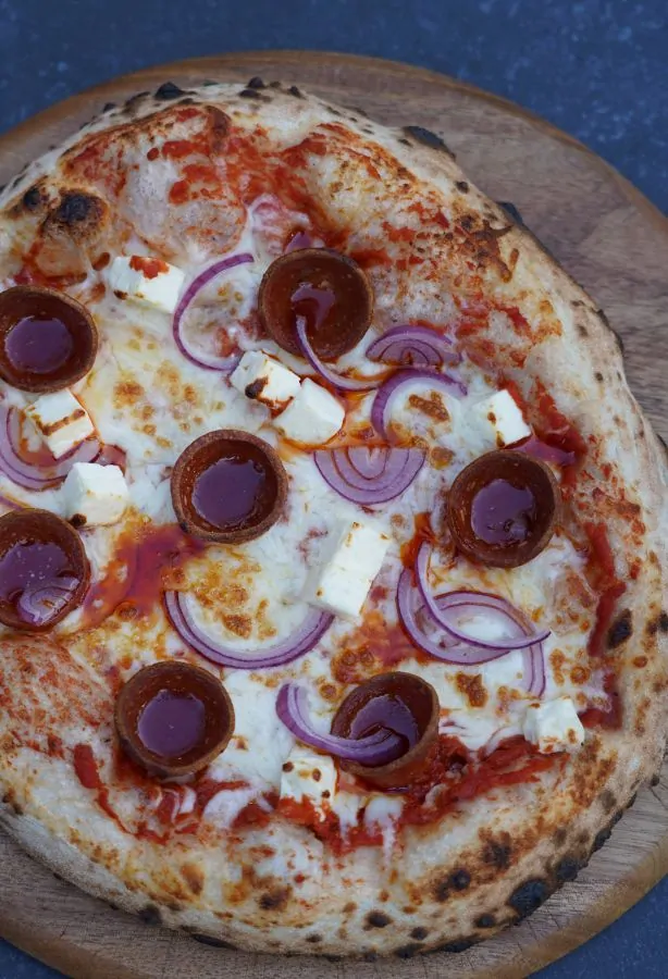 Die fertige Sucuk-Pizza