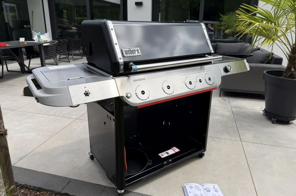 Weber Genesis EPX-435W Gasgrill im Test 4 Die gesamte Montage dauert rund 120 Minuten