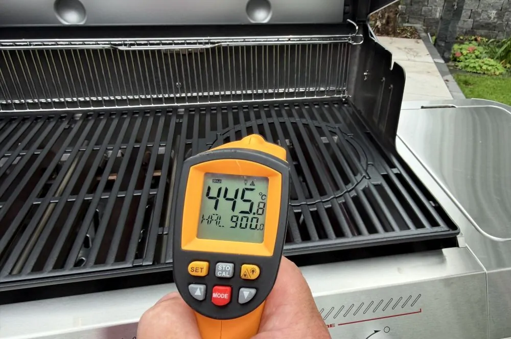 Weber Genesis EPX-435W Gasgrill im Test 14 Die Sear Zone schafft Temperaturen weit über 400 °C am Rost