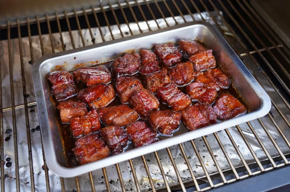 Die Beer Burnt Ends werden karamellisiert