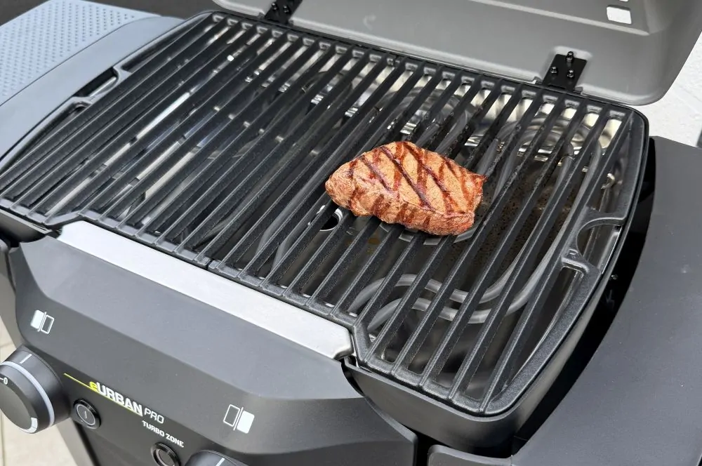 Das Steak bekommt tolle Röstaromen auf dem eURBAN