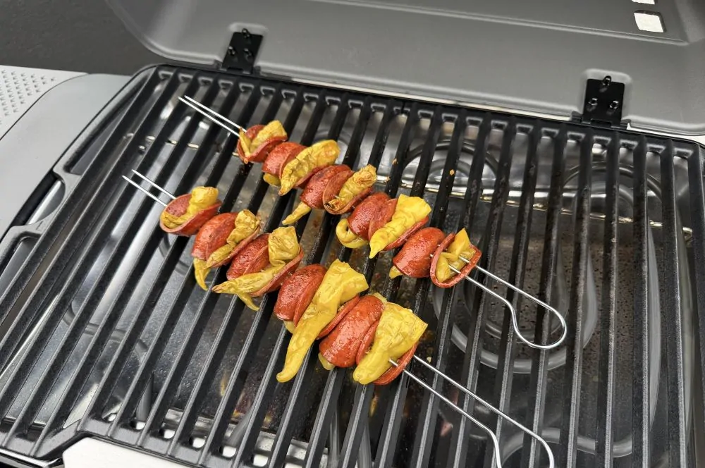 Knusprige Sucuk-Spieße auf dem Enders eURBAN Pro 2 Turbo Elektrogrill